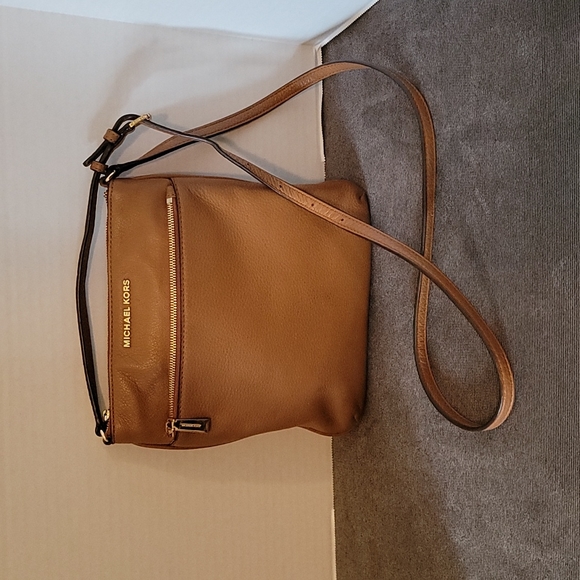 Michael Kors Handbags - Michael Kors tan crossbody handbag